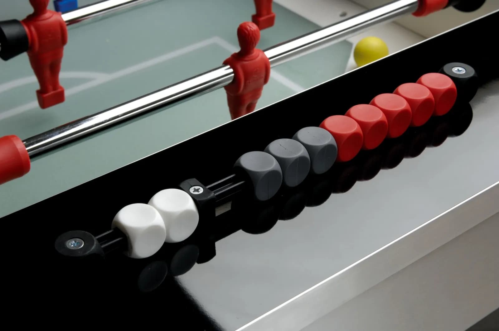 Garlando Pro-Champion Tischfussball mit schwarzem Korpus und Glas-Spielfeld, offizieller ITSF-Turniertisch